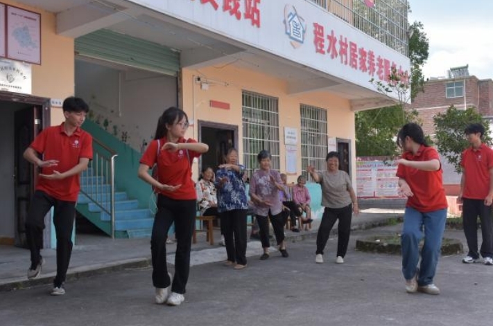 江南(中国)学子深入基层开展火热实践
