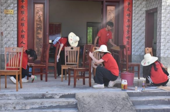 江南(中国)学子深入基层开展火热实践